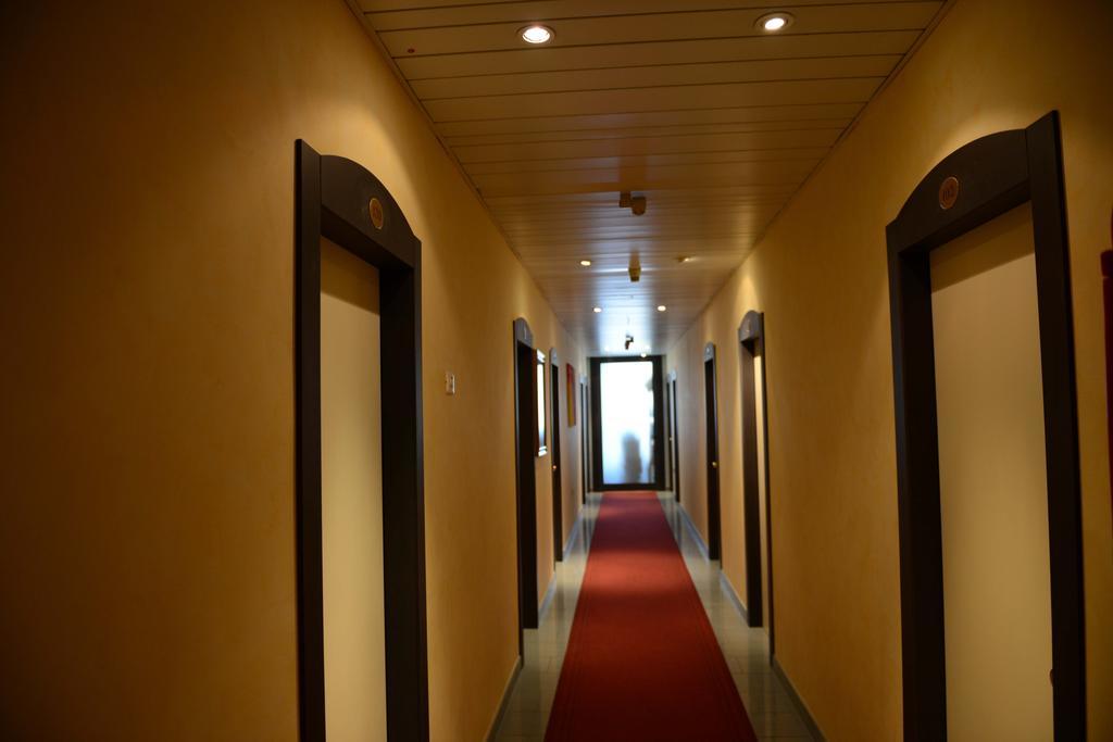Hotel Embassy